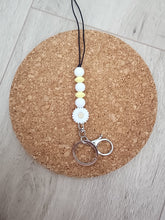 Load image into Gallery viewer, Daisy Lanyard