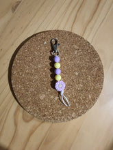 Load image into Gallery viewer, Daisy Keychain