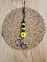Load image into Gallery viewer, Daisy Lanyard